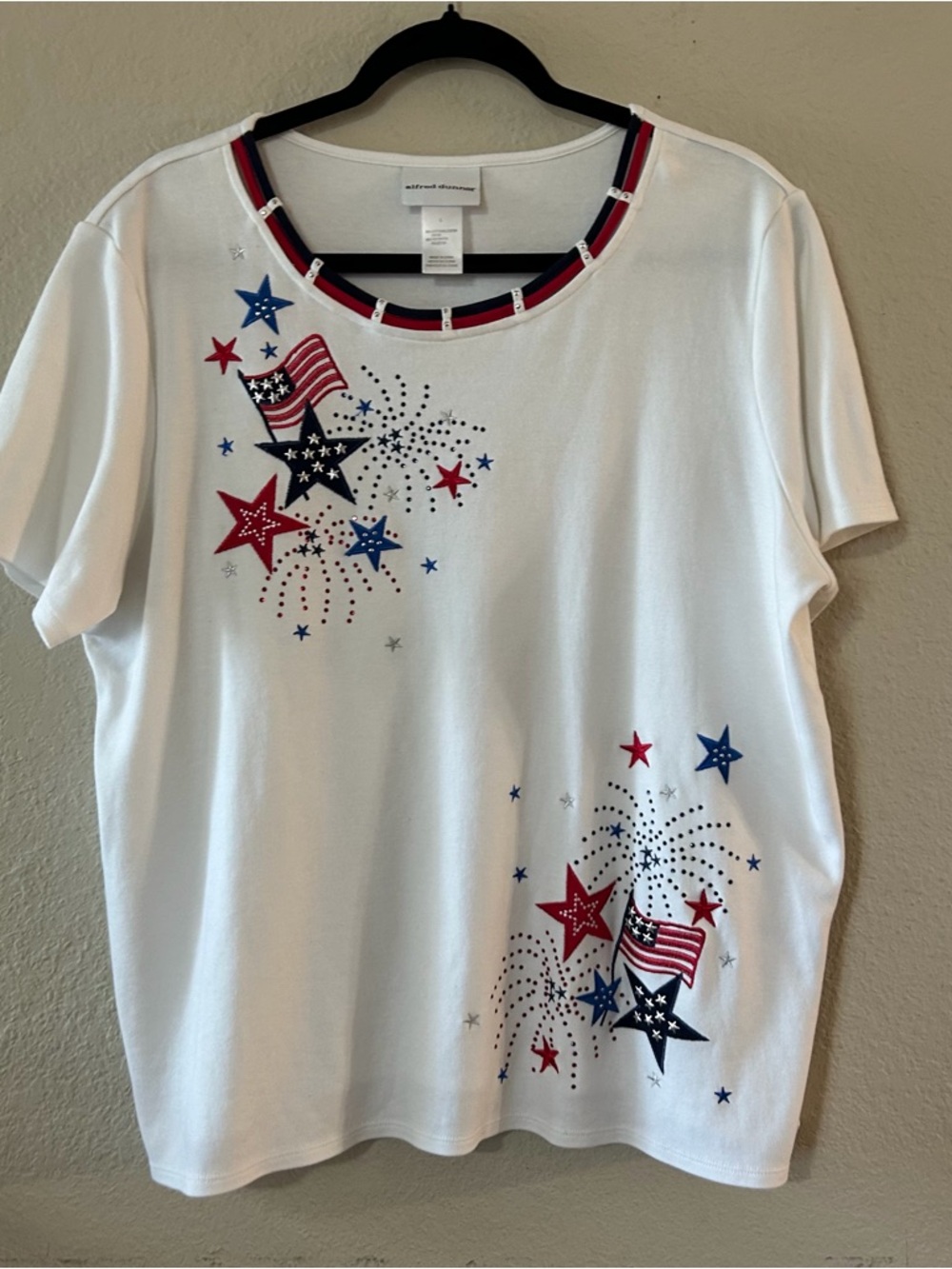 Alfred Dunner woman’s Patriotic Star Flag Short Sleeve Tee L White / Red & Blue